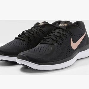 Nike Women's Black and rose gold flex 2017 run  Sneakers